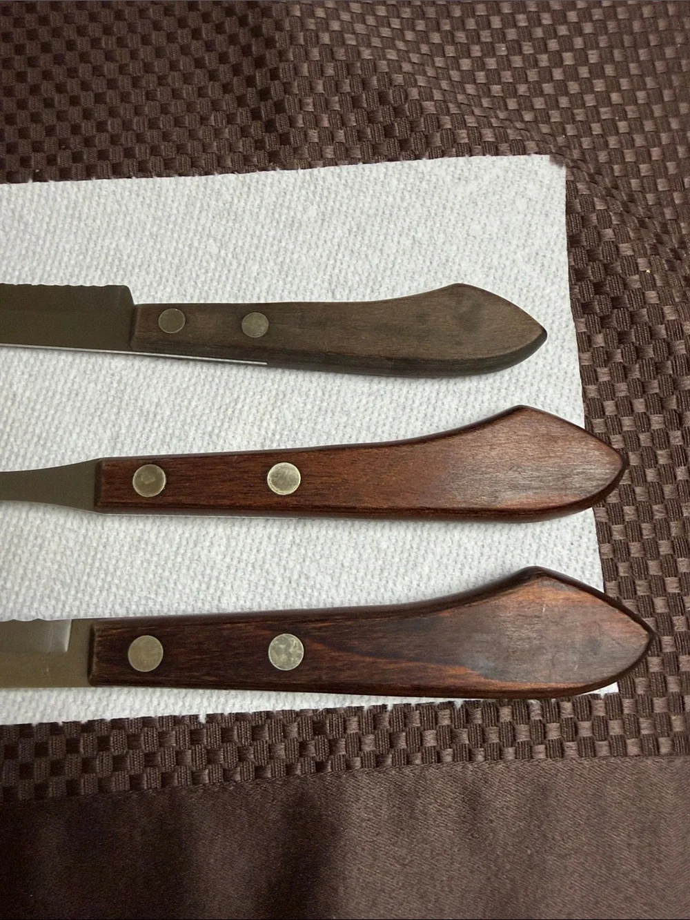 Vintage Oneida Deluxe Stainless 133, 152, 127 Brown Knives & Carving Fork